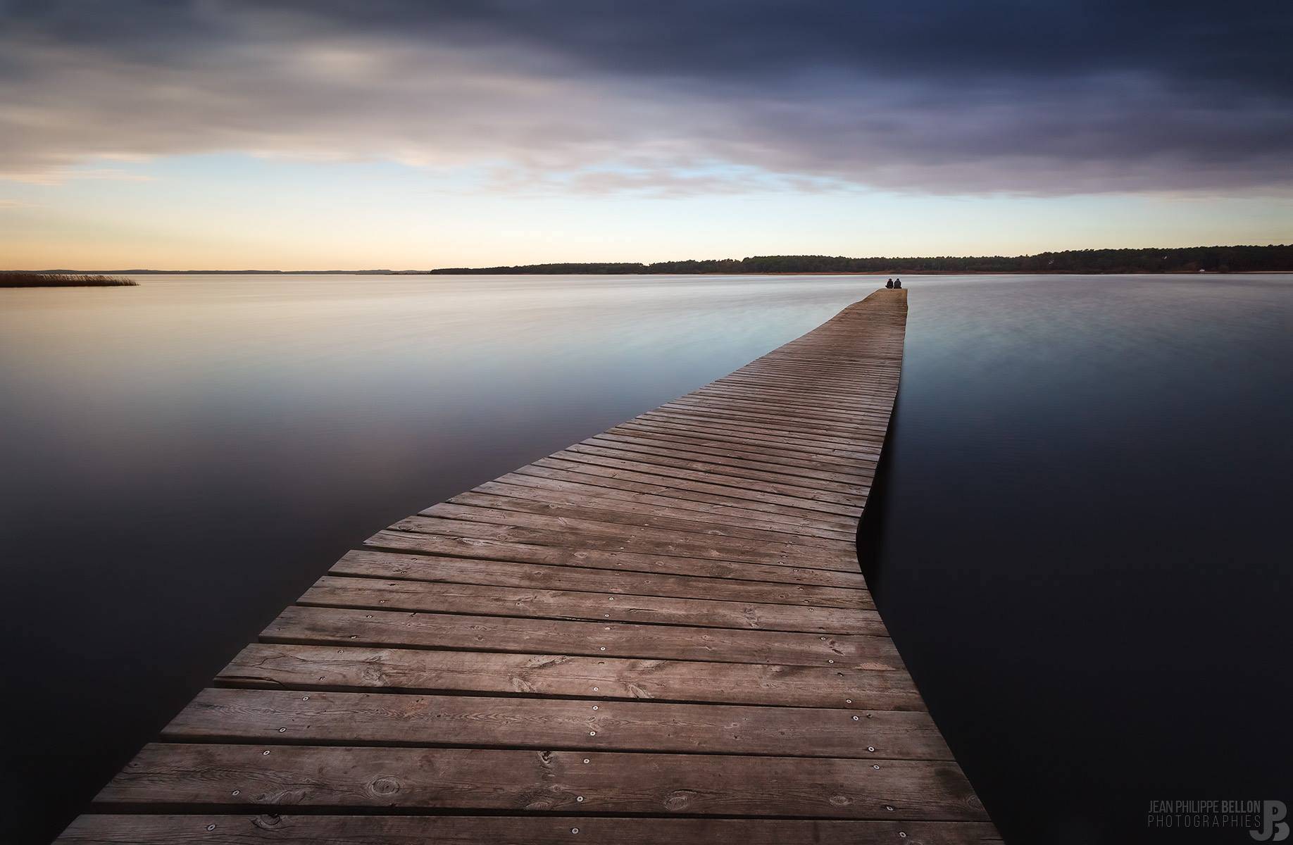 Coucher de soleil sur le ponton du lac de Sanguinet