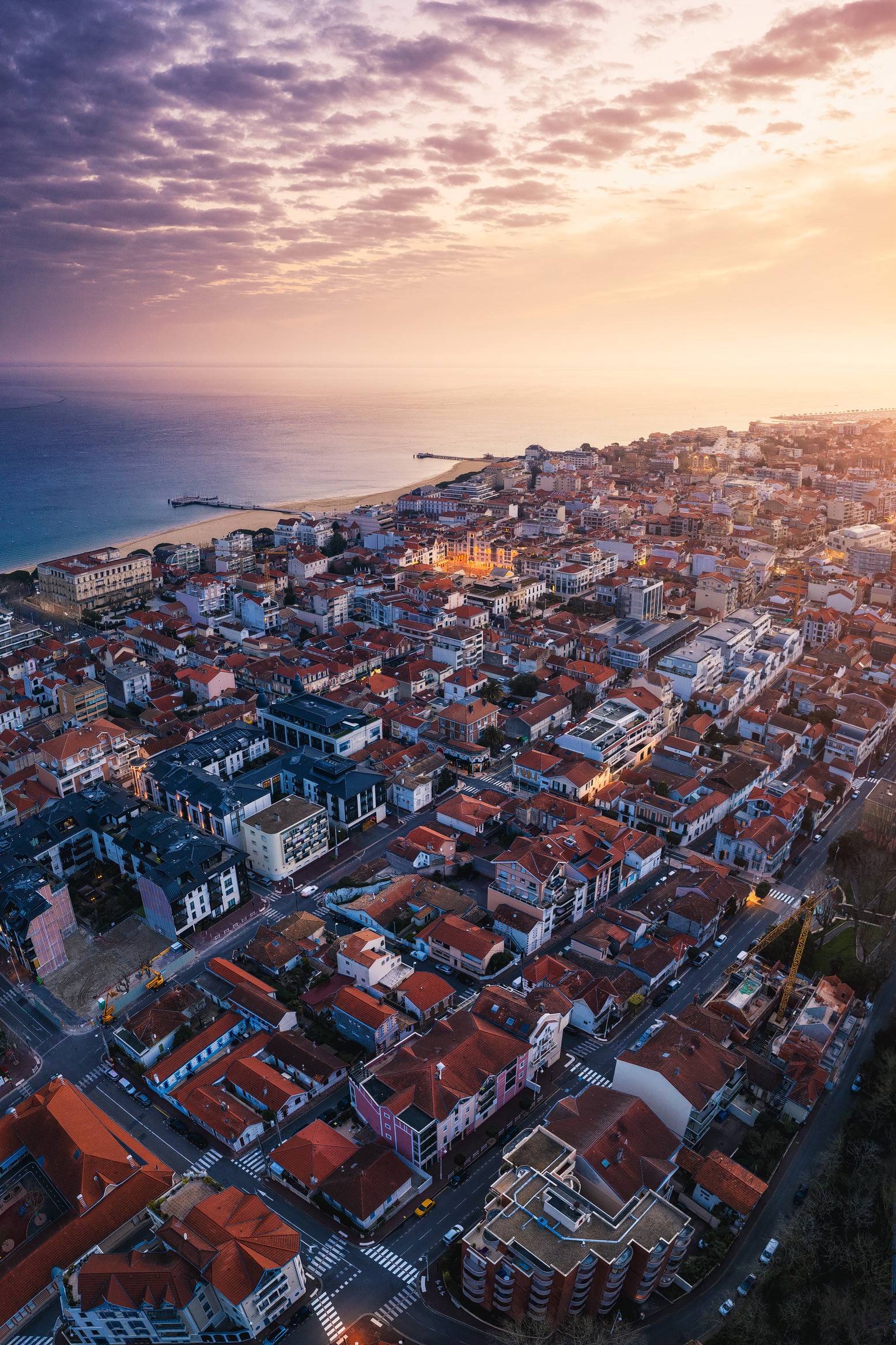 Photo aérienne du lever du soleil sur la ville d'Arcachon depuis la ville d'hiver