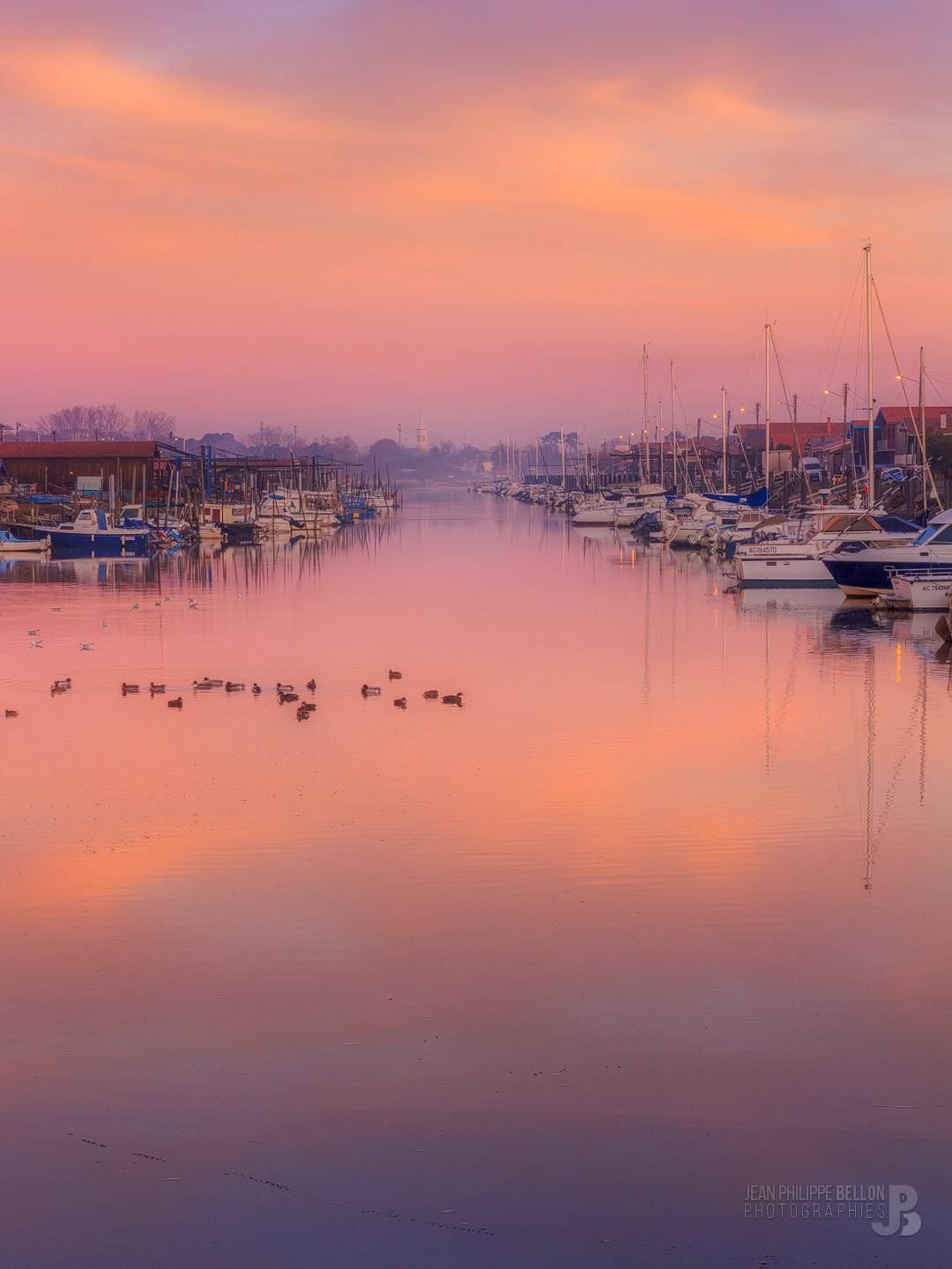 Lever de soleil au port de La Teste-de-Buch dans la brume