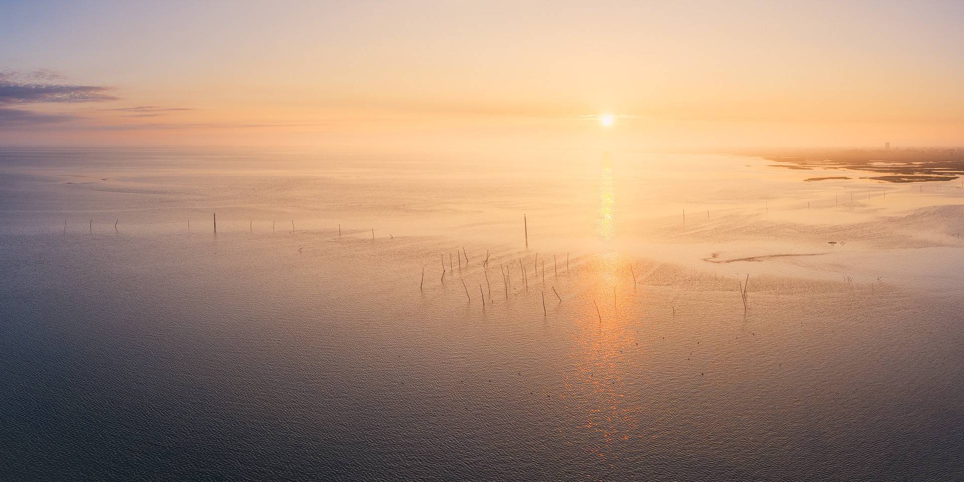 Lever de soleil au dessus du port de Gujan-Mestras