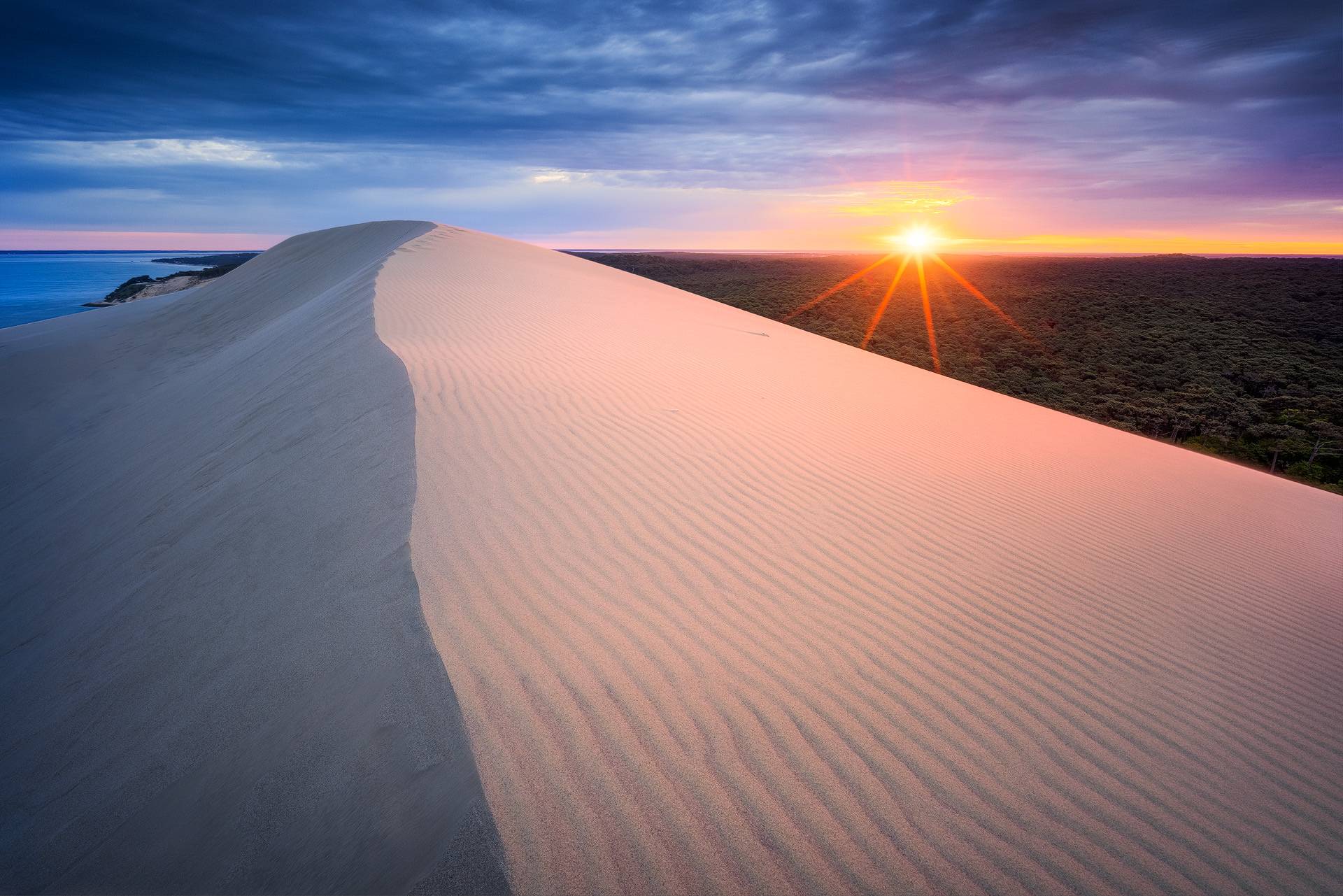 Lever de soleil en étoile sur la Dune du Pilat, ombre à la lumière