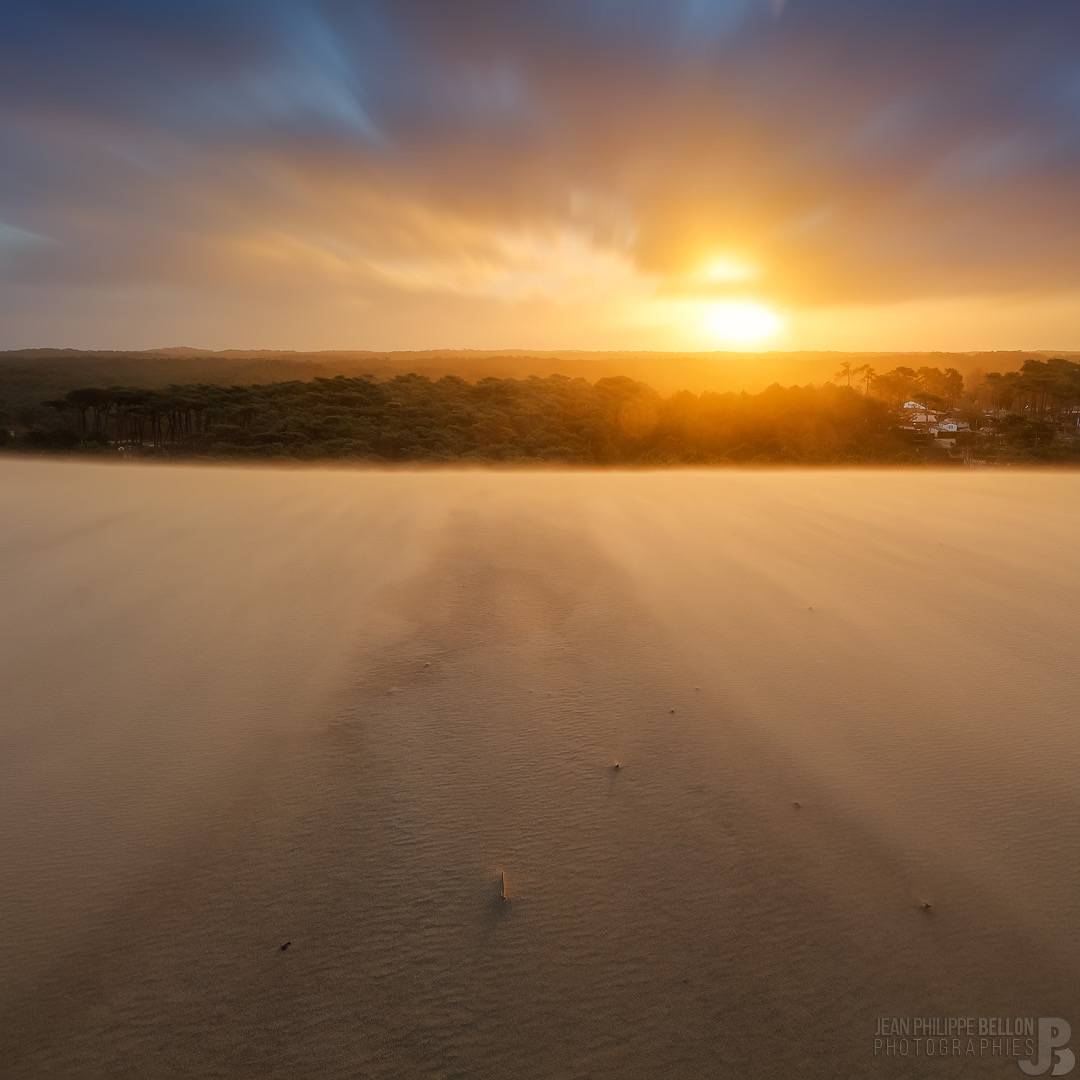 Lever de soleil sur la Dune en pleine tempête