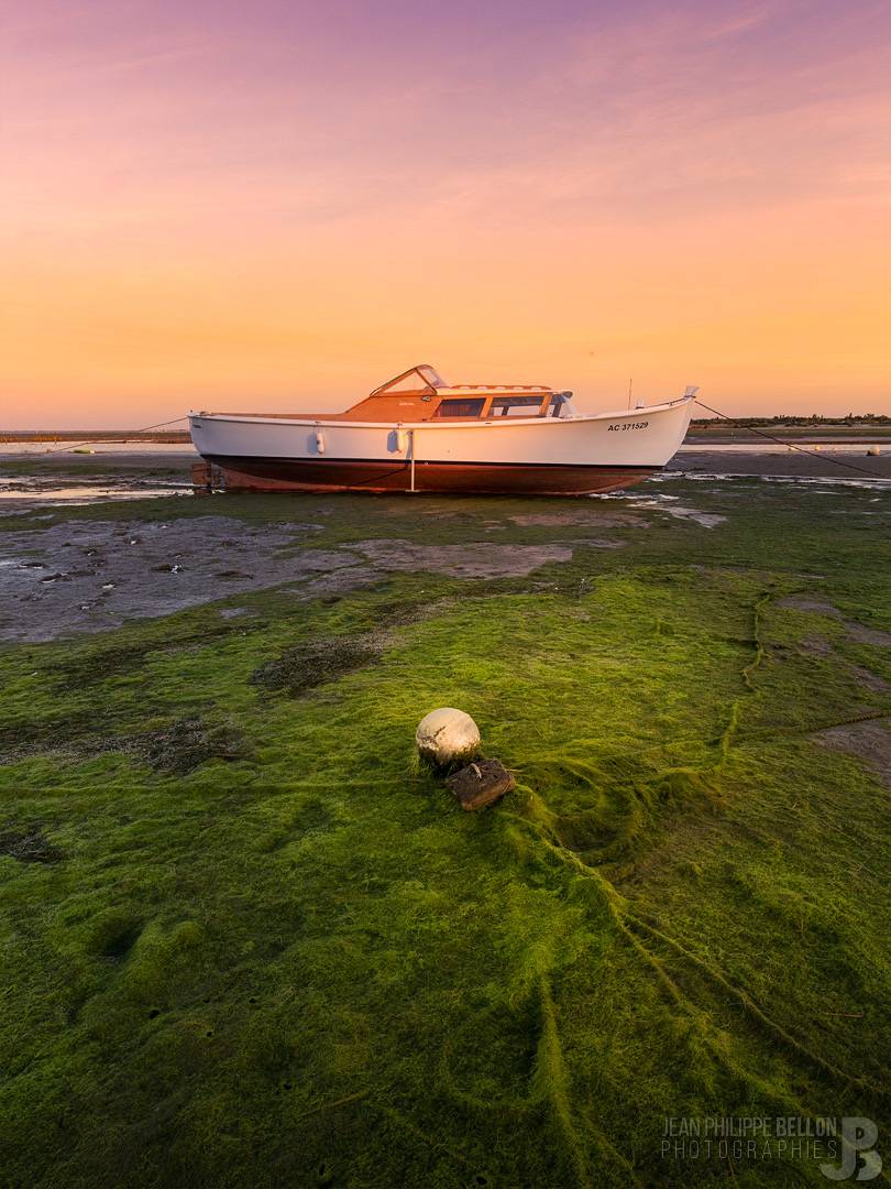 Pinasse Tatiokina au coucher du soleil à Arcachon