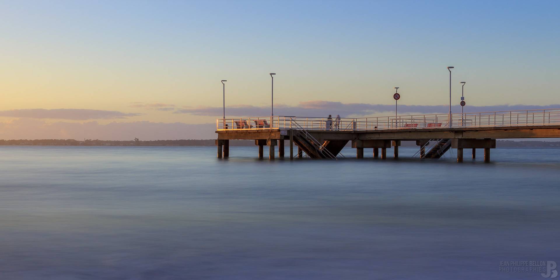 Coucher de soleil au sur la jetée du Moulleau en pose longue