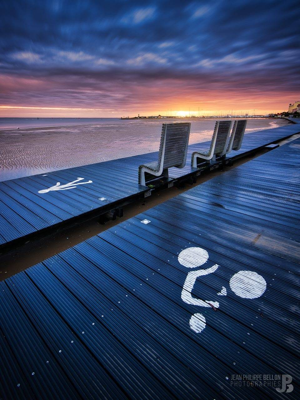 Lever de soleil sur la promenade d'Arcachon en pose longue
