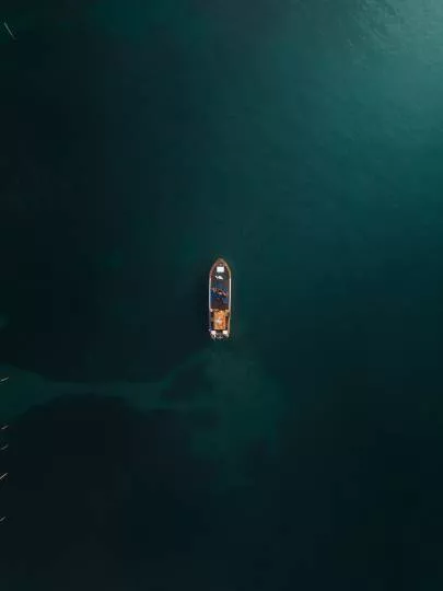Photo de Cap Ferret - Les bateaux du Bassin : Le chaland en bois