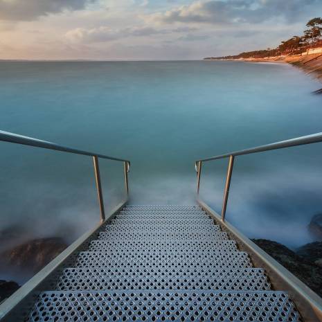 L'escalier en inox plongeant vers l'inconnu (pose longue)