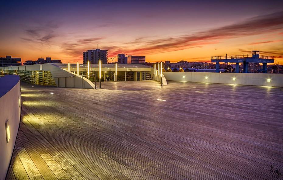 Le comptoir du port au coucher du soleil à Arcachon